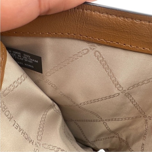 MICHAEL KORS Jet Set Phone Holder / Wallet - Picture 8 of 11